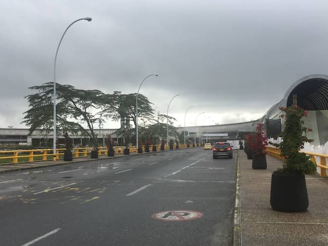 Taxistas bloquearon acceso al aeropuerto José María Córdova de Rionegro