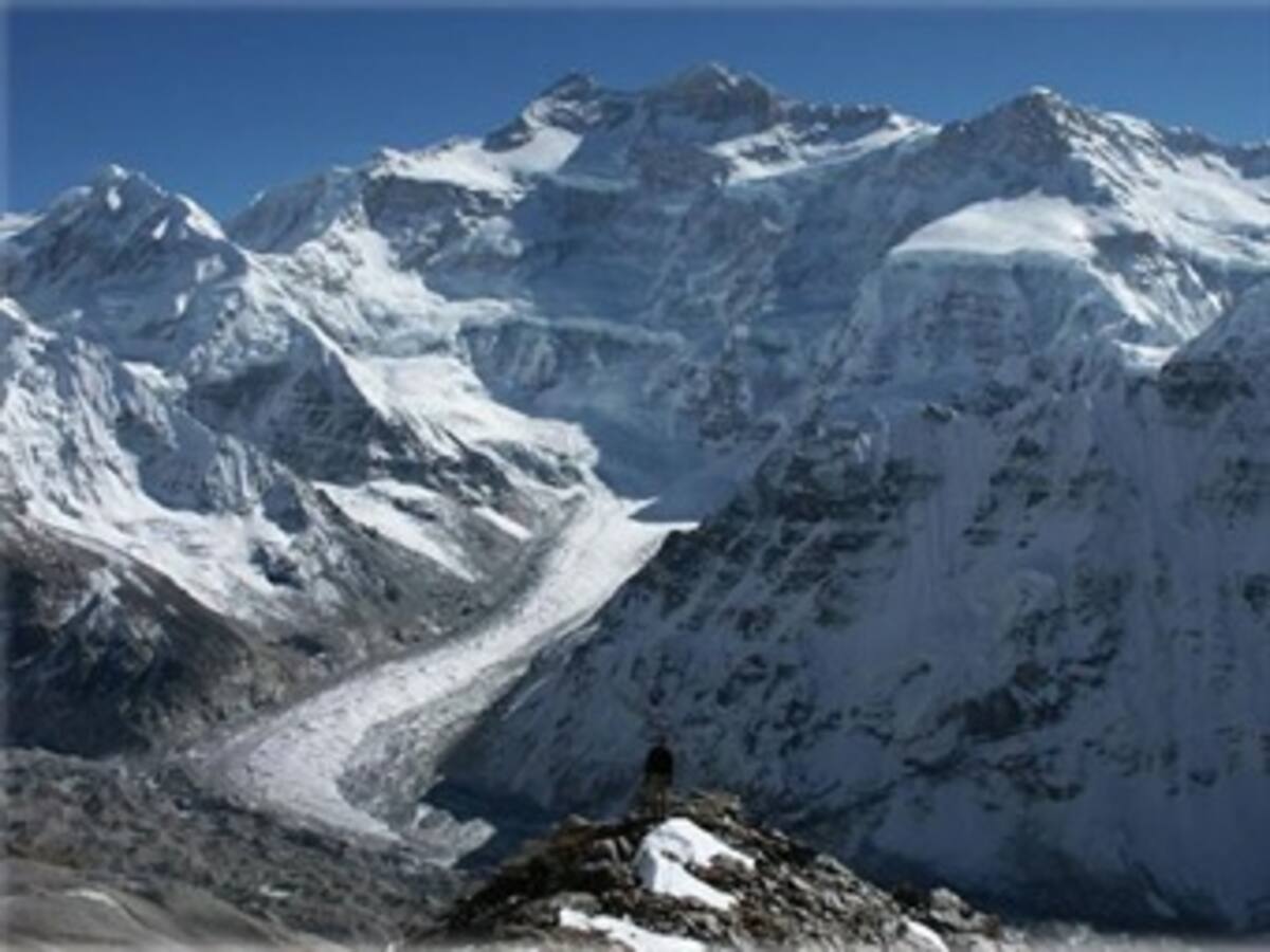 Asciende a 106 la cifra de fallecidos por el terremoto en el Himalaya