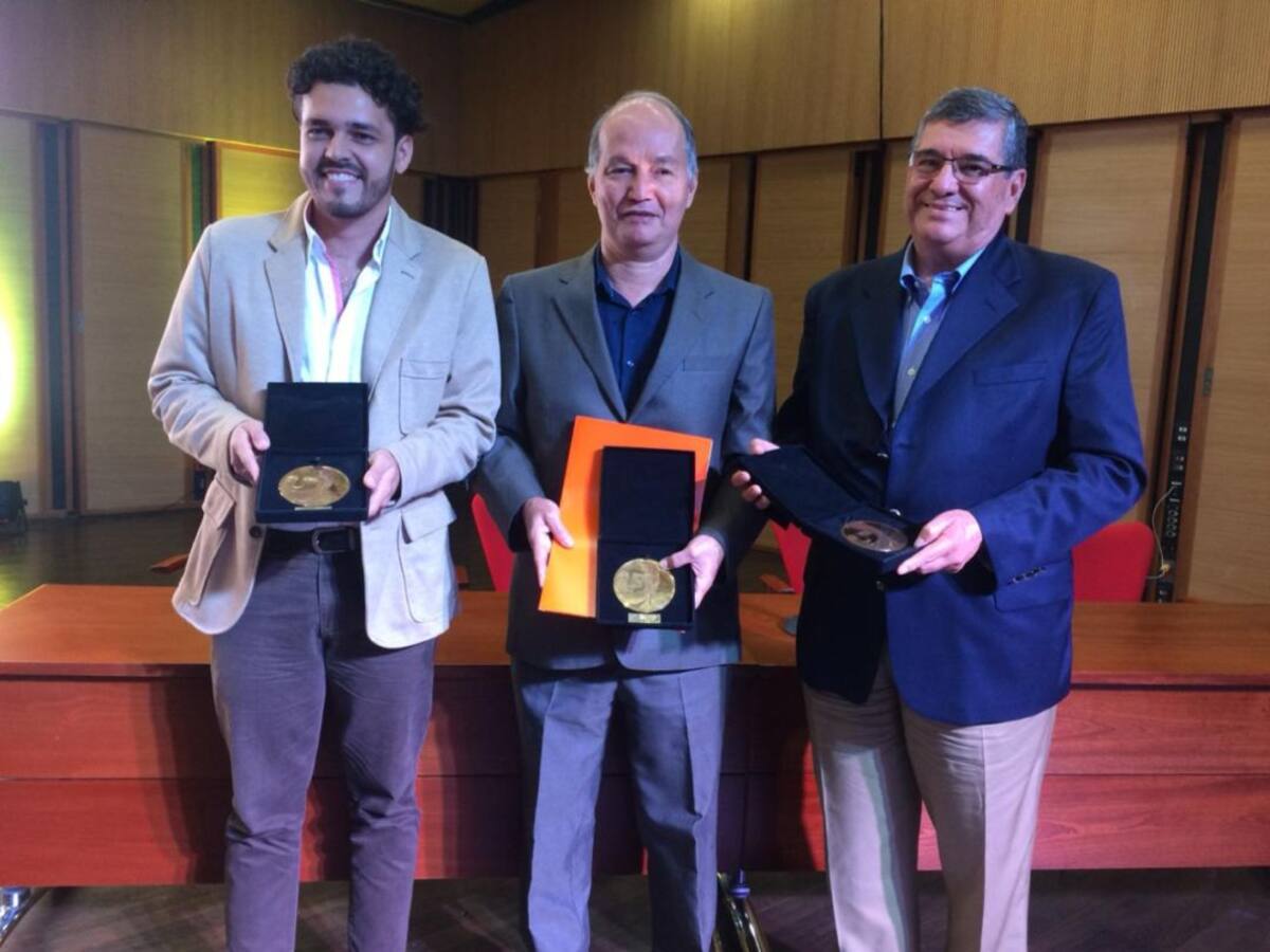 César Augusto González gana primera edición del premio Silvia Galvis