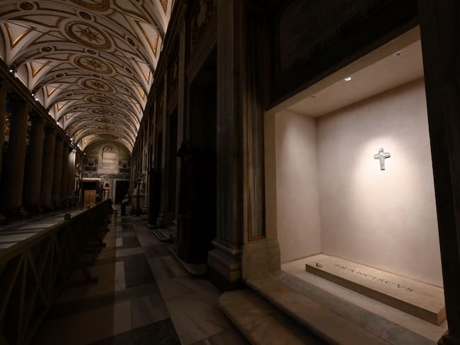 ROMA (ITALIA), 27/04/2025.- Vista de de la tumba del papa Francisco en la basílica de Santa María la Mayor de Roma que abre sus puertas este domingo a primera hora para que los fieles puedan visitarla. EFE/ Prensa del Vaticano / Francesco Sforza / SOLO USO EDITORIAL/SOLO DISPONIBLE PARA ILUSTRAR LA NOTICIA QUE ACOMPAÑA (CRÉDITO OBLIGATORIO)