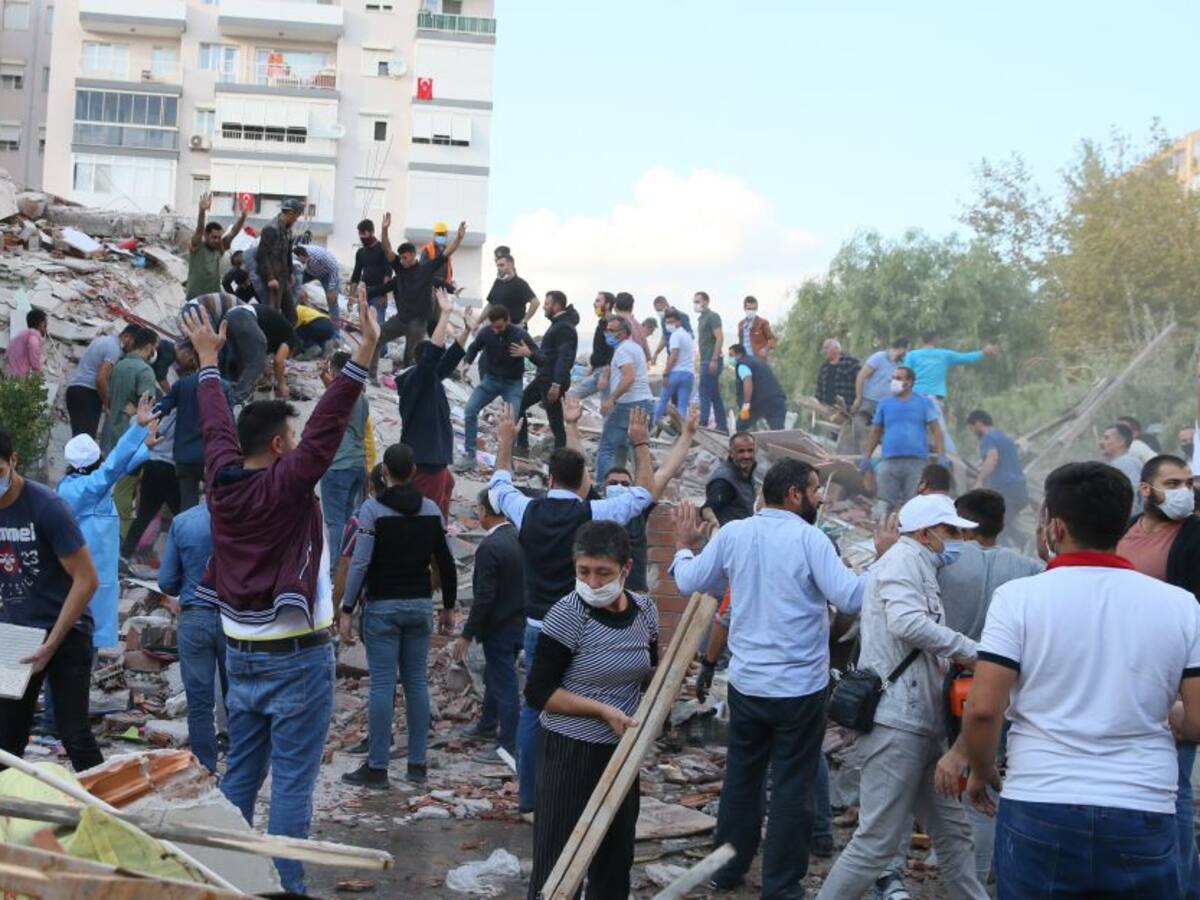 Cuatro muertos y 120 heridos deja sismo de magnitud 7 en Turquía