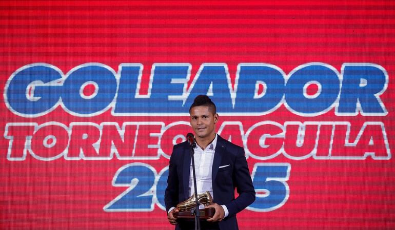 Ayron del Valle fue el goleador del Torneo Águila 2015