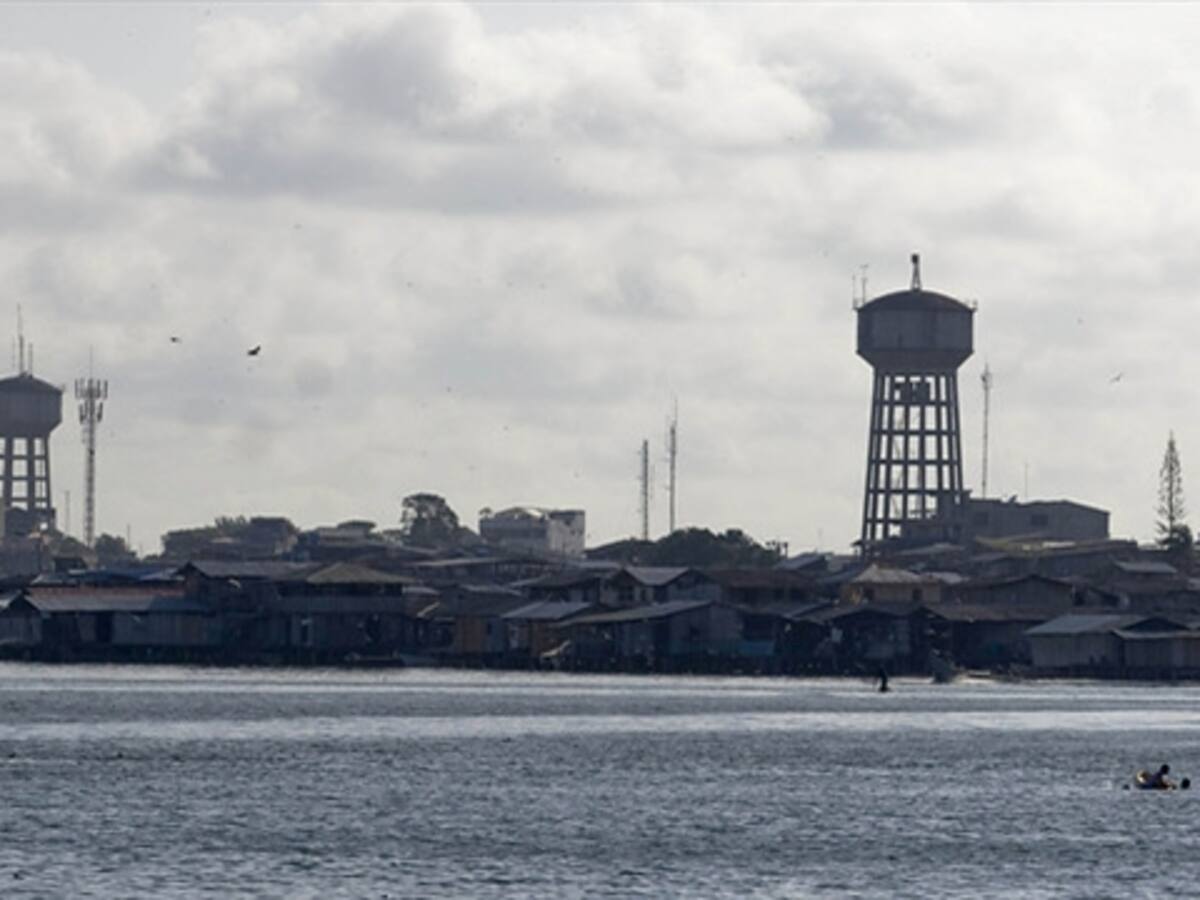 Mancha de petróleo amenaza la bahía de Tumaco