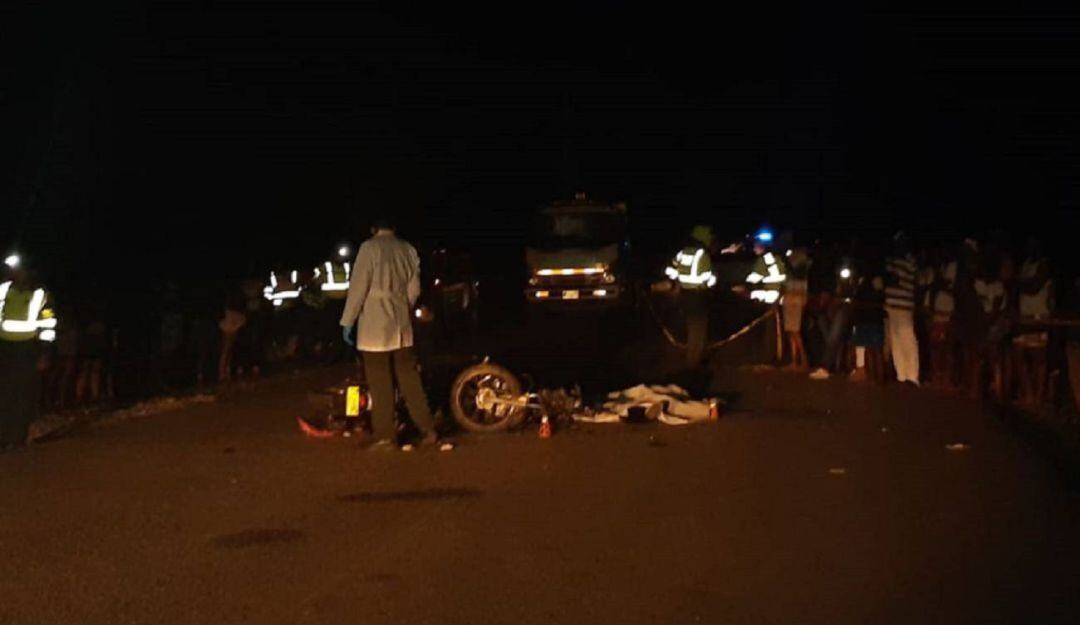 Al parecer, la víctima fatal perdió el control del vehículo y se estrelló contra un separador que se encontraba en el lugar