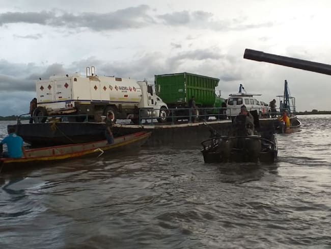 En Bolívar, Armada Nacional rescata a viajeros sobre el Río Magdalena
