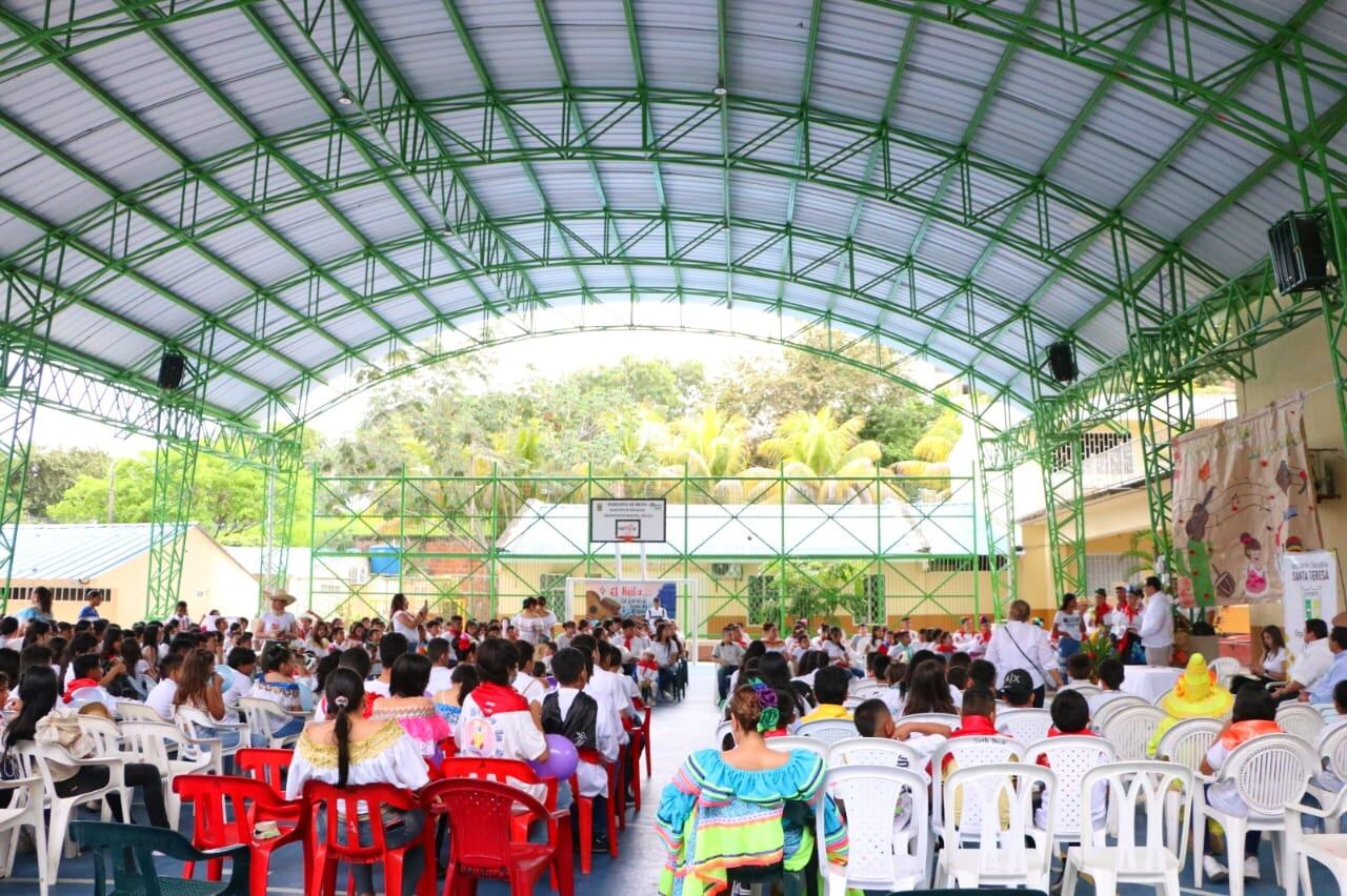 Más de 1.072 millones de pesos fueron invertidos en la cubierta fotovoltaica de la institución educativa Santa Teresa de la Comuna Siete
