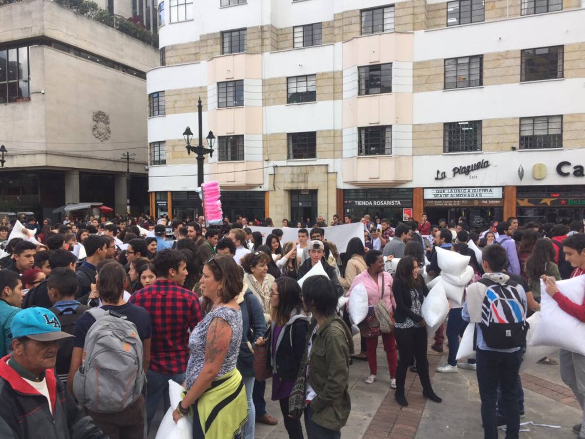 Distintas personalidades del país y algunos partidos políticos han apoyado la jornada contra la guerra.