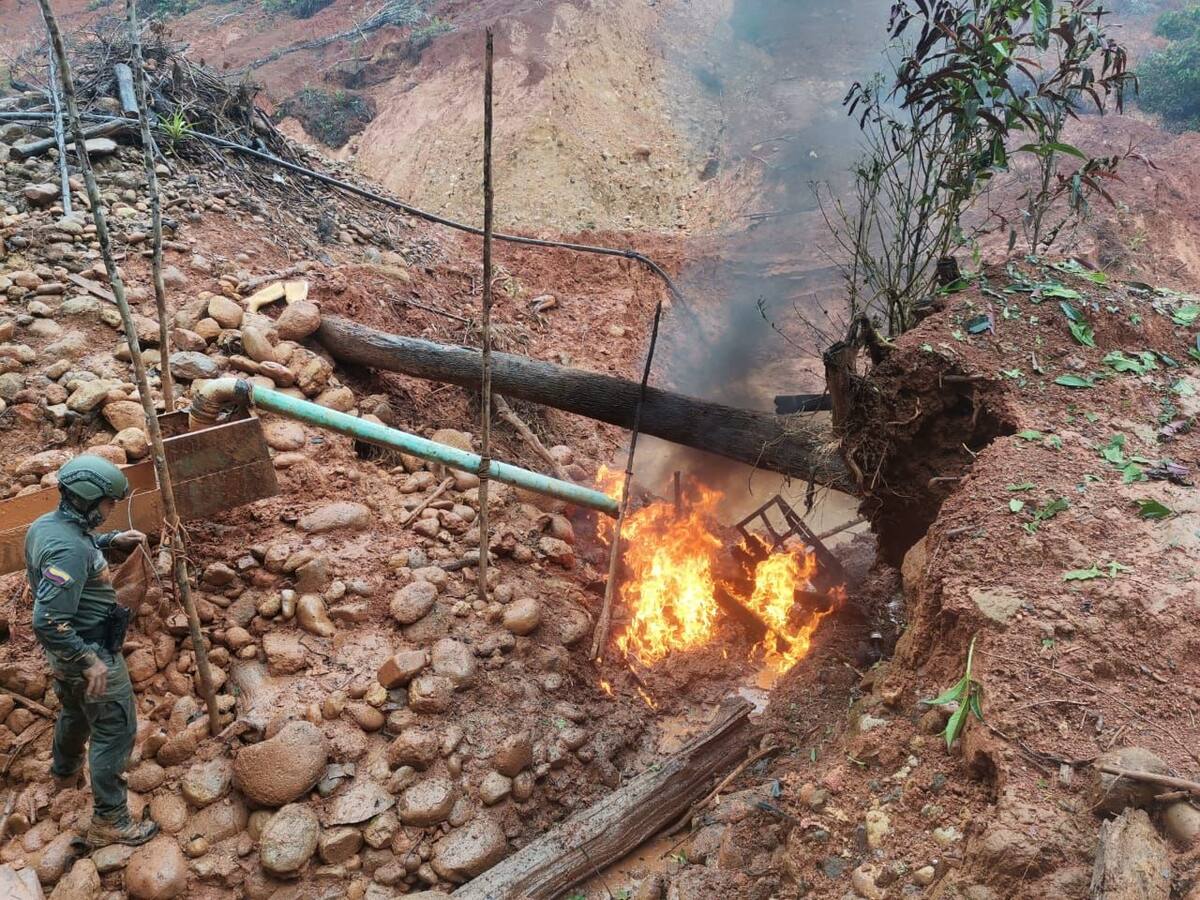 Dos minas ilegales intervenidas dejan una captura en zona rural de Villagarzón