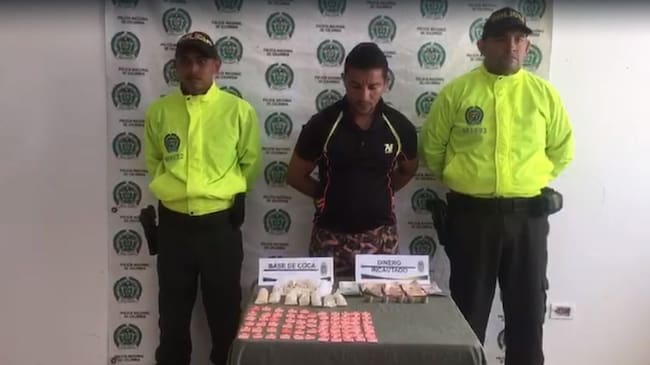 La Policía capturó a tres hombres y dos mujeres en dos viviendas en donde encontraron dosis de coca, marihuana y bazuco