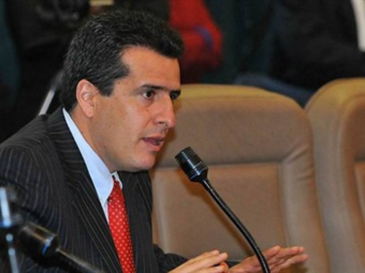 El debate no es sobre matrimonio gay sino sobre dignidad humana: Luis Fernando Velasco
