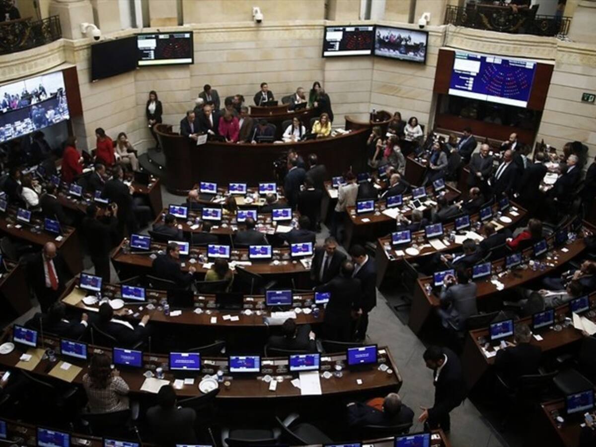 Detrimento patrimonial del Estado por $1.765 millones en subasta de vehículos del Senado