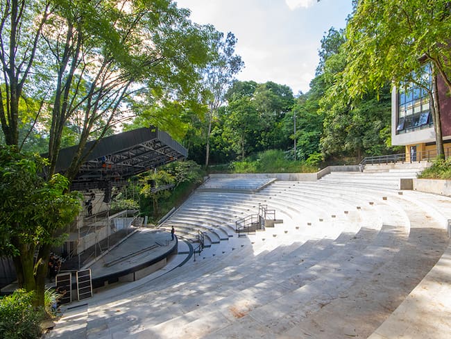 180 mil estudiantes en Medellín ahora tienen un computador