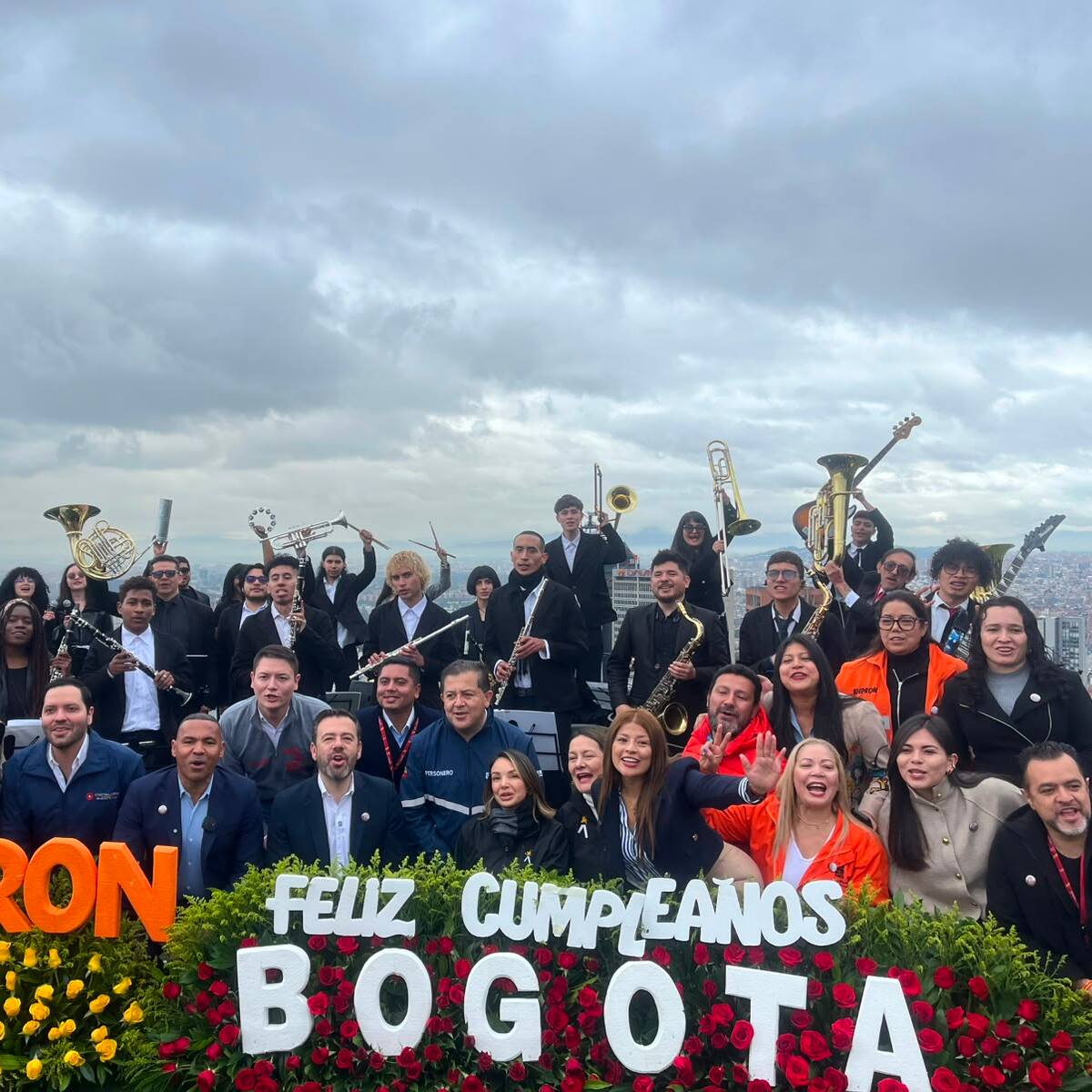 Serenata desde las alturas: Jóvenes del IDIPRON le cantaron el ‘Cumpleaños Feliz’ a Bogotá