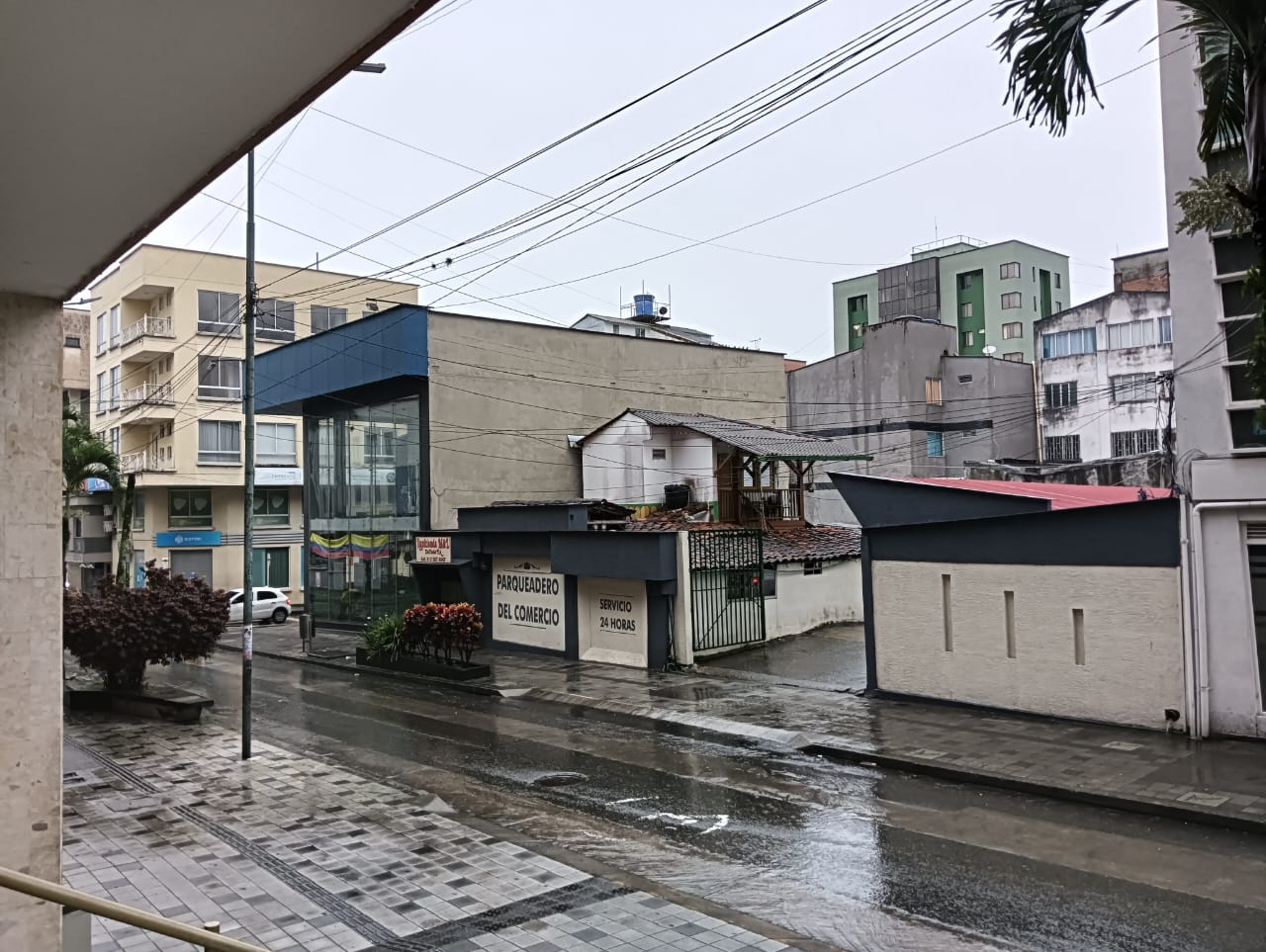 Día lluvioso en la ciudad de Armenia, Quindío, Foto Adrián Trejos