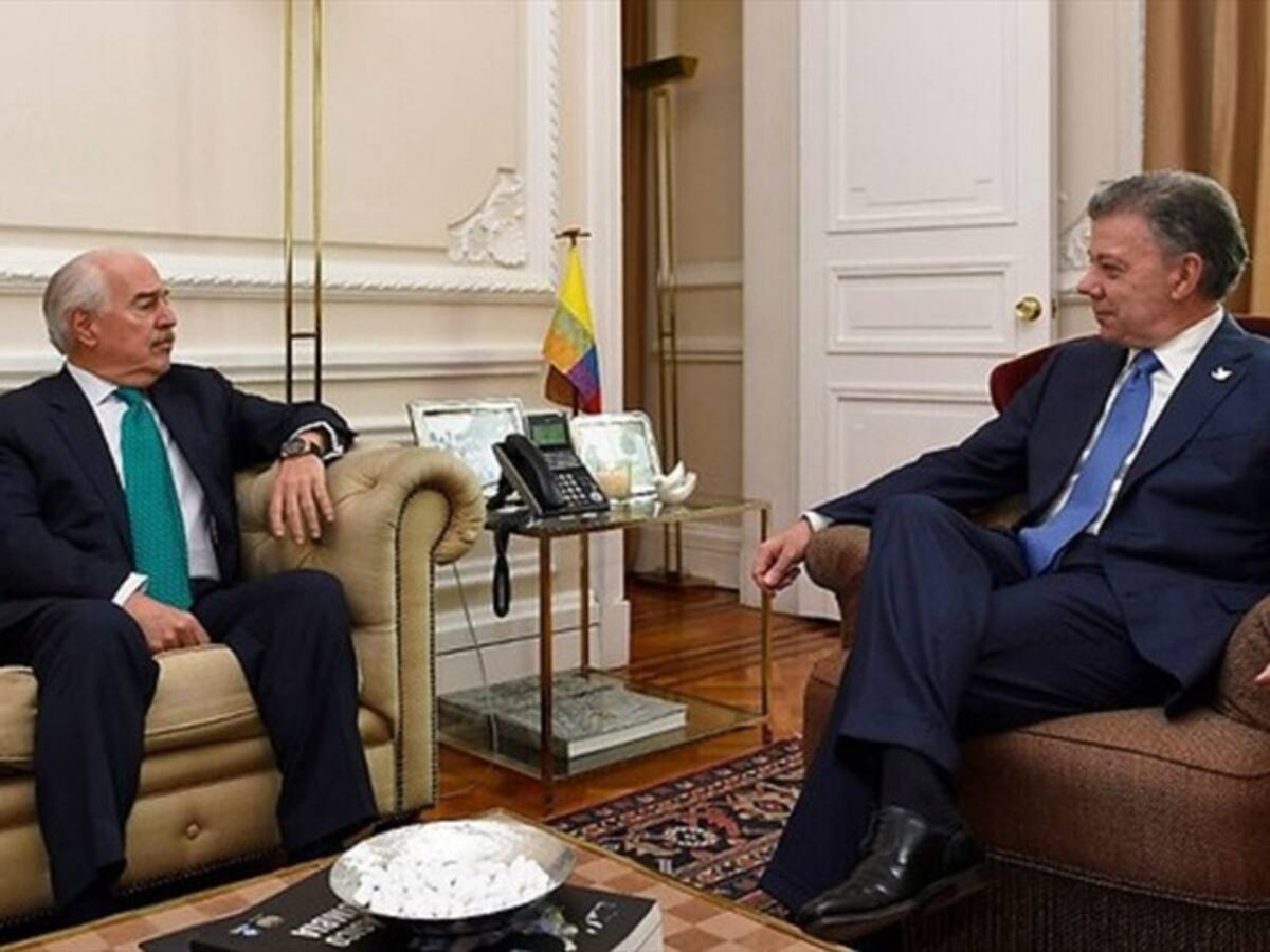 Pastrana vuelve a pedir juicio de indignidad contra el presidente Santos