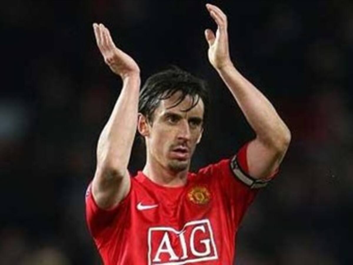 Gary Neville terminará la temporada con Manchester United