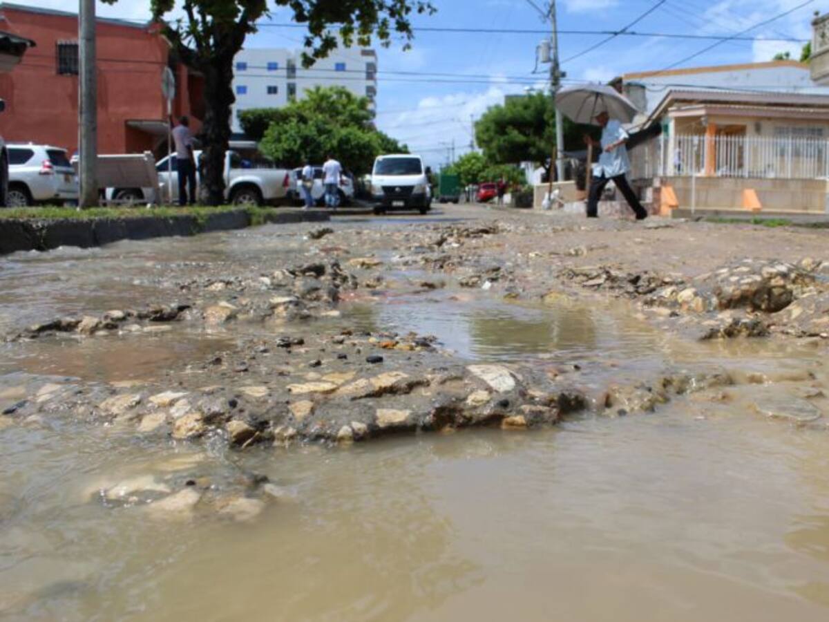 Alcaldía de Cartagena revisa estado de calles del barrio Bruselas