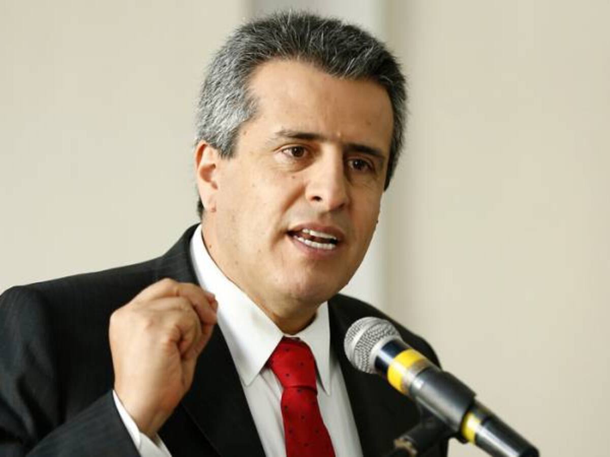 "Vargas Lleras está haciendo cálculos electorales con el tema de la paz": senador Velasco