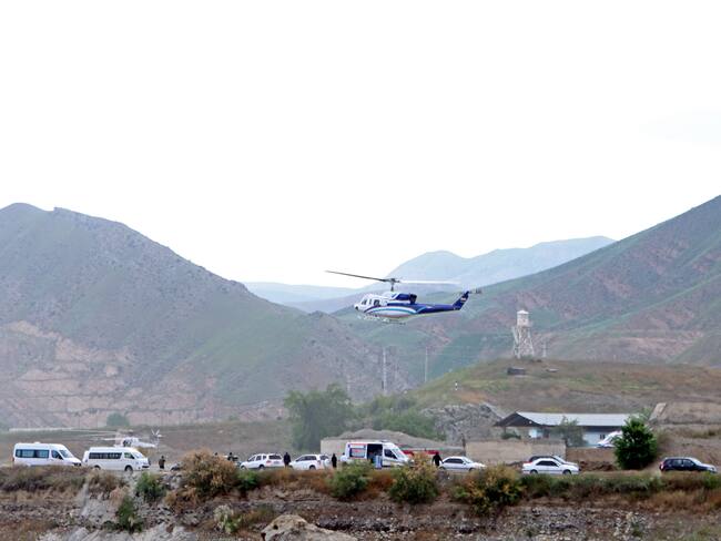 Aras (Iran (islamic Republic Of)), 19/05/2024.- A handout photo made available by IRNA News Agency shows a helicopter carrying Iranian President Ebrahim Raisi taking off in Aras Iran-Azerbaijan border, southwestern Iran, 19 May 2024. According to Iranian state media, a helicopter carrying Iranian President Ebrahim Raisi has suffered a &#039;hard landing&#039;, giving no further information about the incident. Raisi was returning after an inauguration ceremony of the joint Iran-Azerbaijan-constructed Qiz-Qalasi dam at the Aras River at the Iran and Azerbaijan shared border in north-western Iran. (Azerbaiyán) EFE/EPA/ALI HAMED / IRNA NEWS AGENCY HANDOUT HANDOUT EDITORIAL USE ONLY/NO SALES HANDOUT EDITORIAL USE ONLY/NO SALES