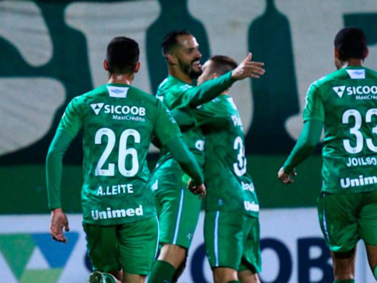 ¡La COVID-19 no dejó! Cancelan partido en Brasil por 14 contagiados