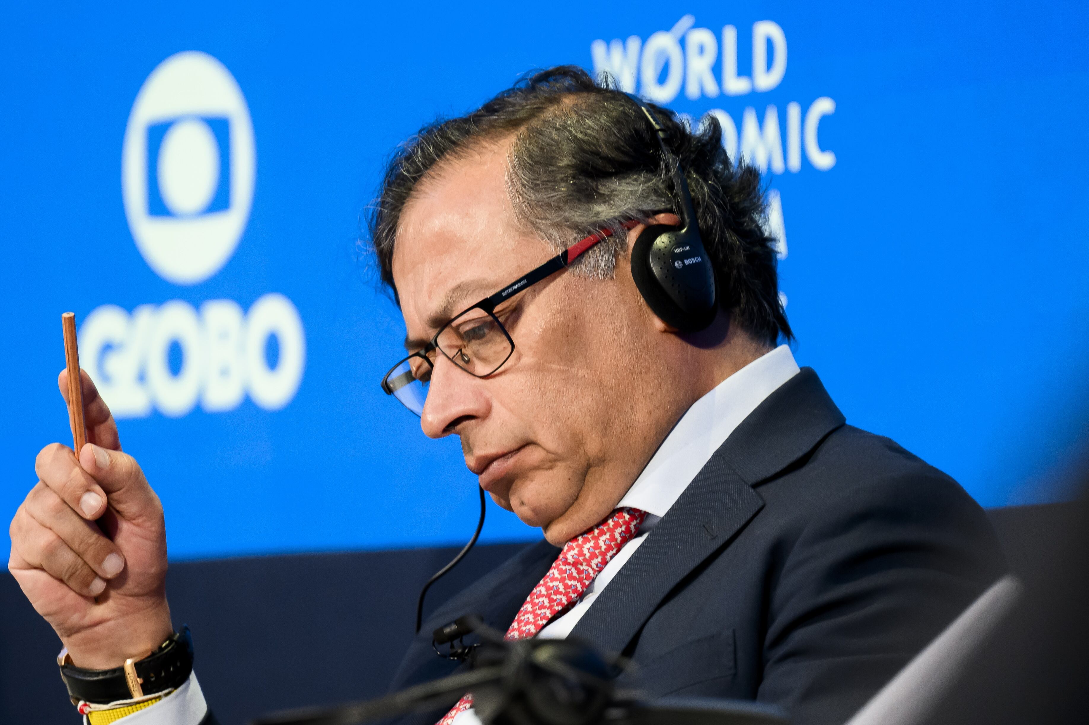 Davos (Switzerland), 16/01/2024.- President of Colombia Gustavo Petro reacts during a panel session the 54th annual meeting of the World Economic Forum, WEF, in Davos, Switzerland, 16 January 2024. The meeting brings together entrepreneurs, scientists, corporate and political leaders in Davos under the topic 'Rebuilding Trust' from 15 to 19 January. (Suiza) EFE/EPA/GIAN EHRENZELLER