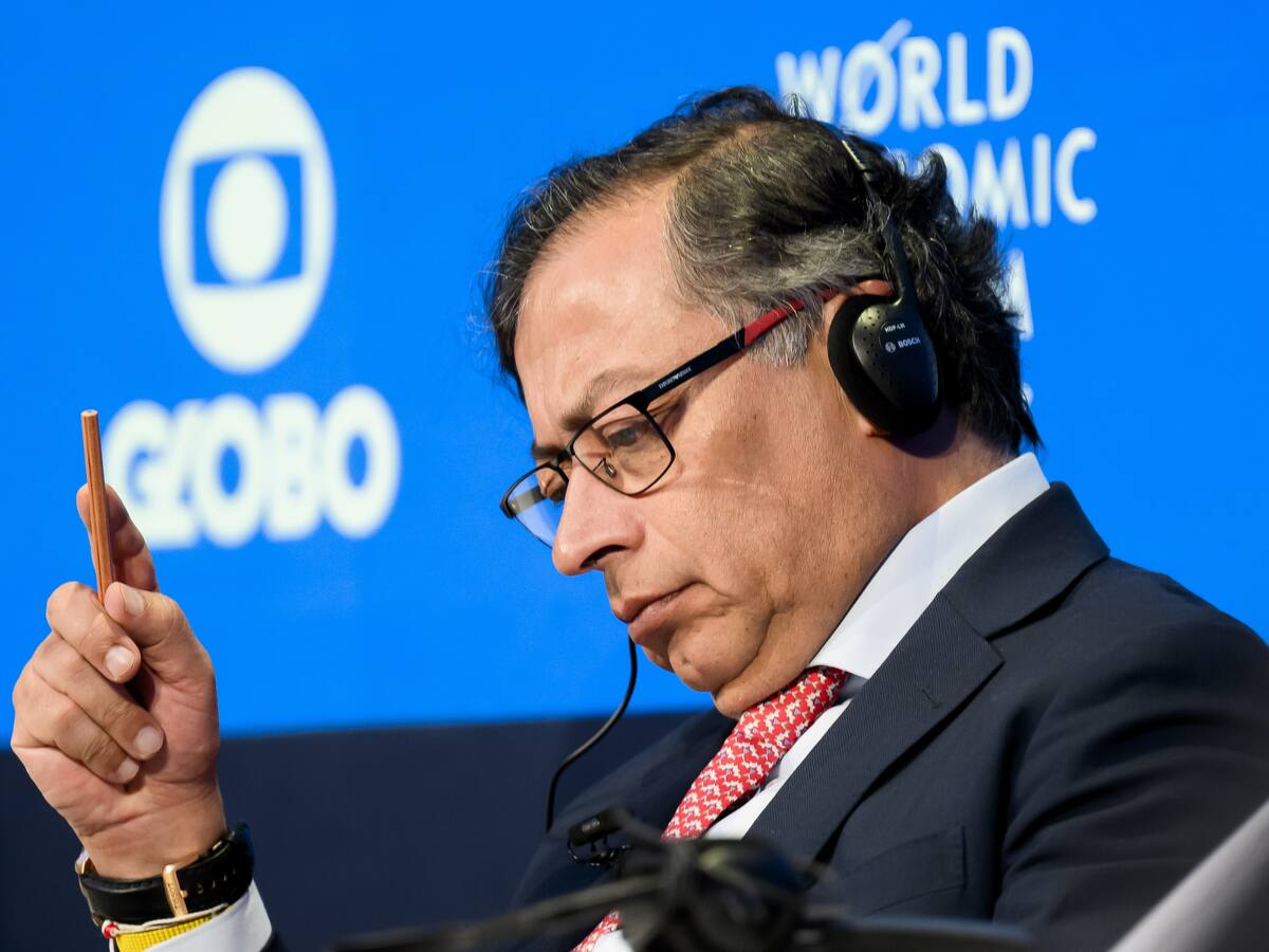 Petro insiste en que Colombia no contratará más exploraciones de petróleo, gas y carbón