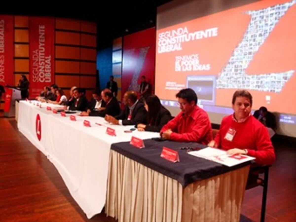 Liberalismo controvierte columnistas y defiende sus listas