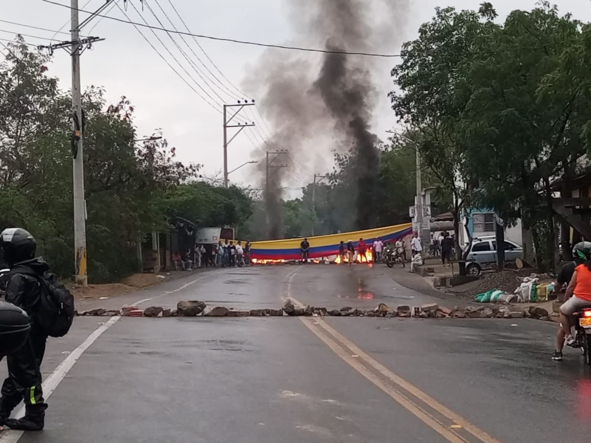 Comunidades bloquean la vía Cúcuta-El Zulia por falta de atención institucional