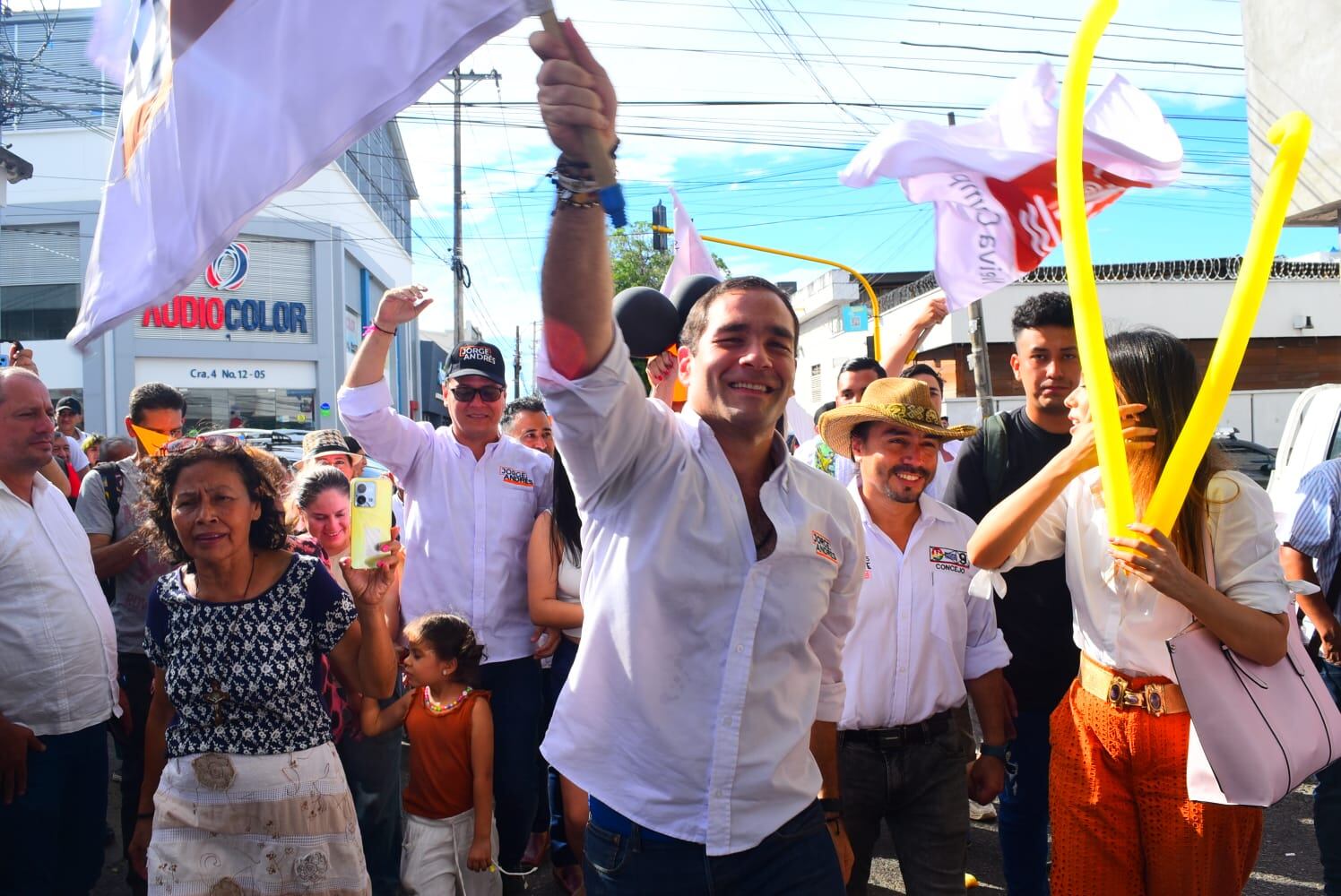 Géchem hizo un llamado a los neivanos para que voten a conciencia y con libertad, invitándolos a conocer su hoja de vida transparente y las propuestas que tiene para mejorar la ciudad.