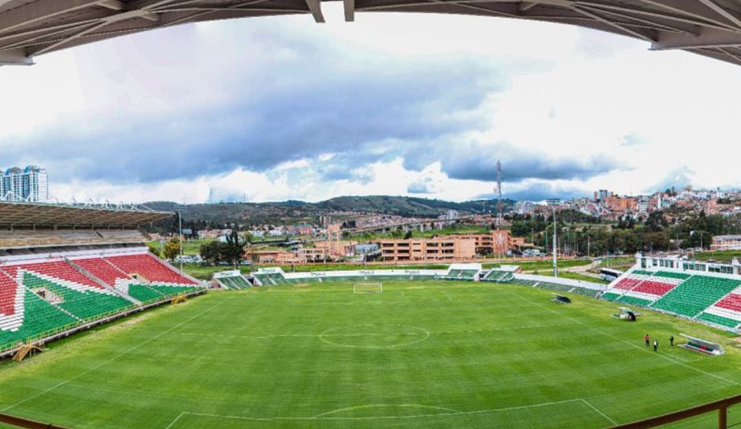 Estadio La Independencia de Tunja, imagen tomada desde la tribuna norte.
