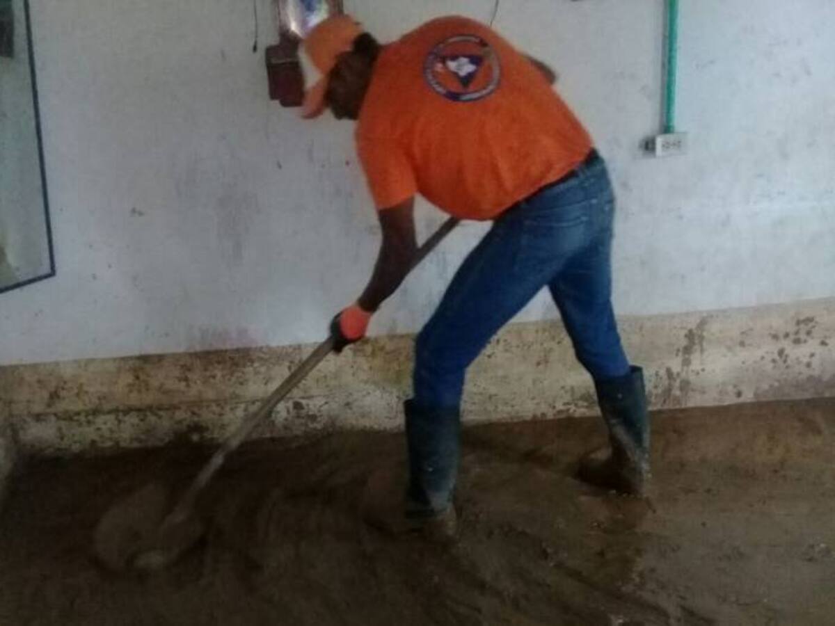 Deslizamiento de tierra afecta a varias viviendas en Montecristo, Bolívar
