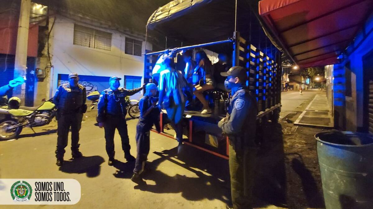 En el centro de Medellín sorprendieron 25 personas consumiendo licor