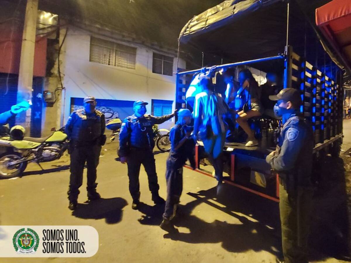En el centro de Medellín sorprendieron 25 personas consumiendo licor