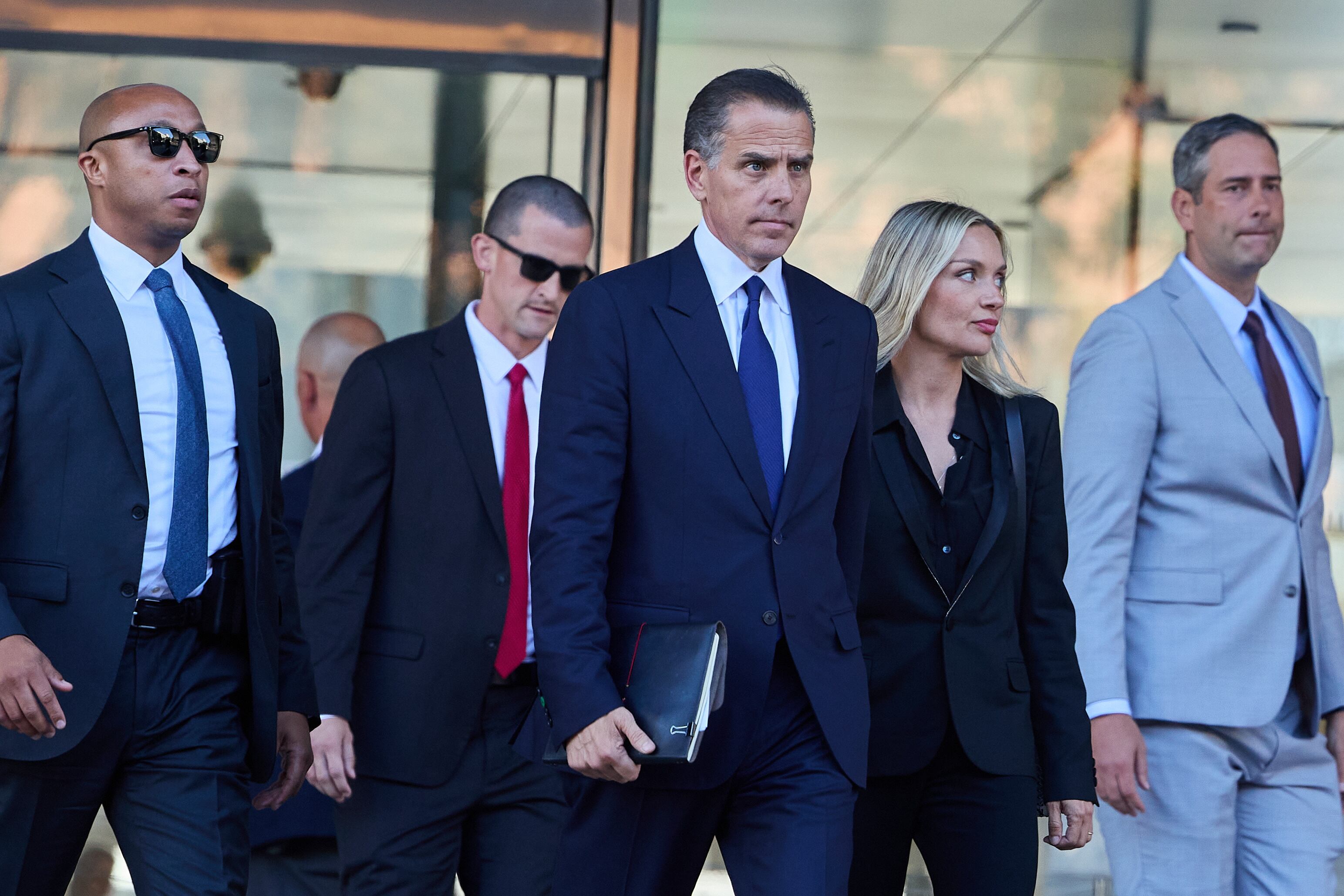 Los Angeles (United States), 05/09/2024.- Hunter Biden (C), and his wife Melissa Cohen Biden (2-R), leave the First Street US Courthouse in Los Angeles, California, USA, 05 September 2024. Hunter Biden pleaded guilty to nine charges of failing to file four years'Äô worth of taxes on time to avoid paying at least $1.4 million in taxes, while making millions of dollars from foreign business entities. EFE/EPA/ALLISON DINNER