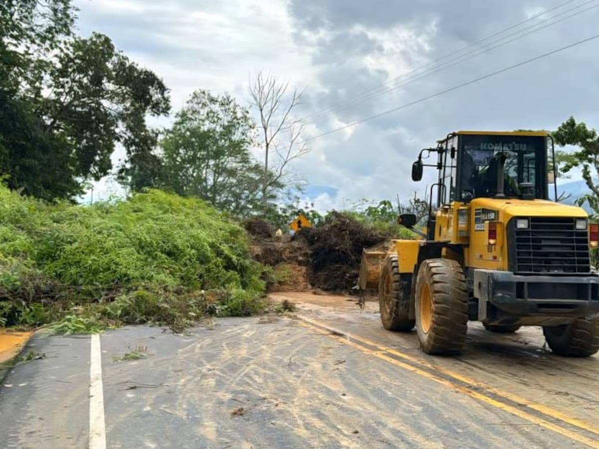 Se mantienen cierres en la vía Bucaramanga Barrancabermeja debido a afectaciones por lluvias