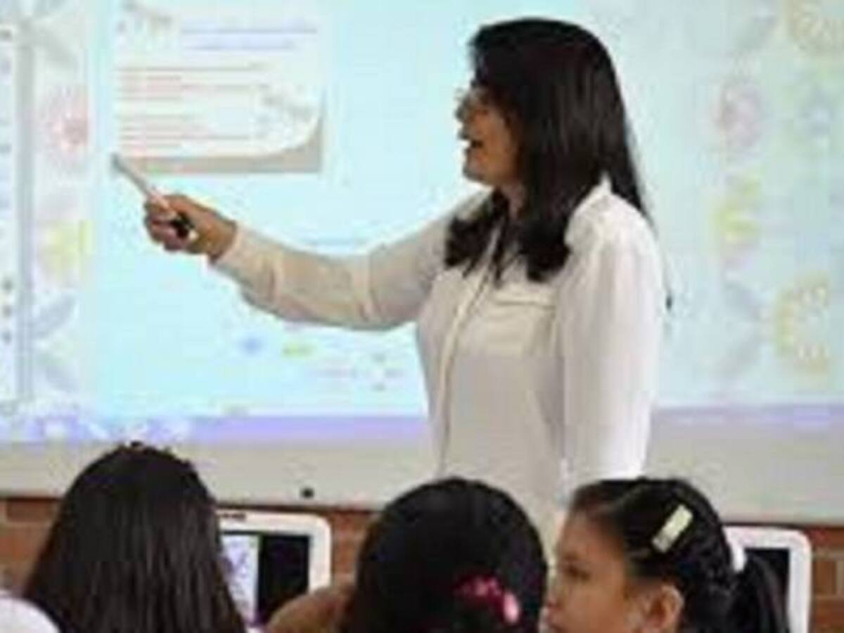 Maestros fallecidos siguen cobrando sueldo