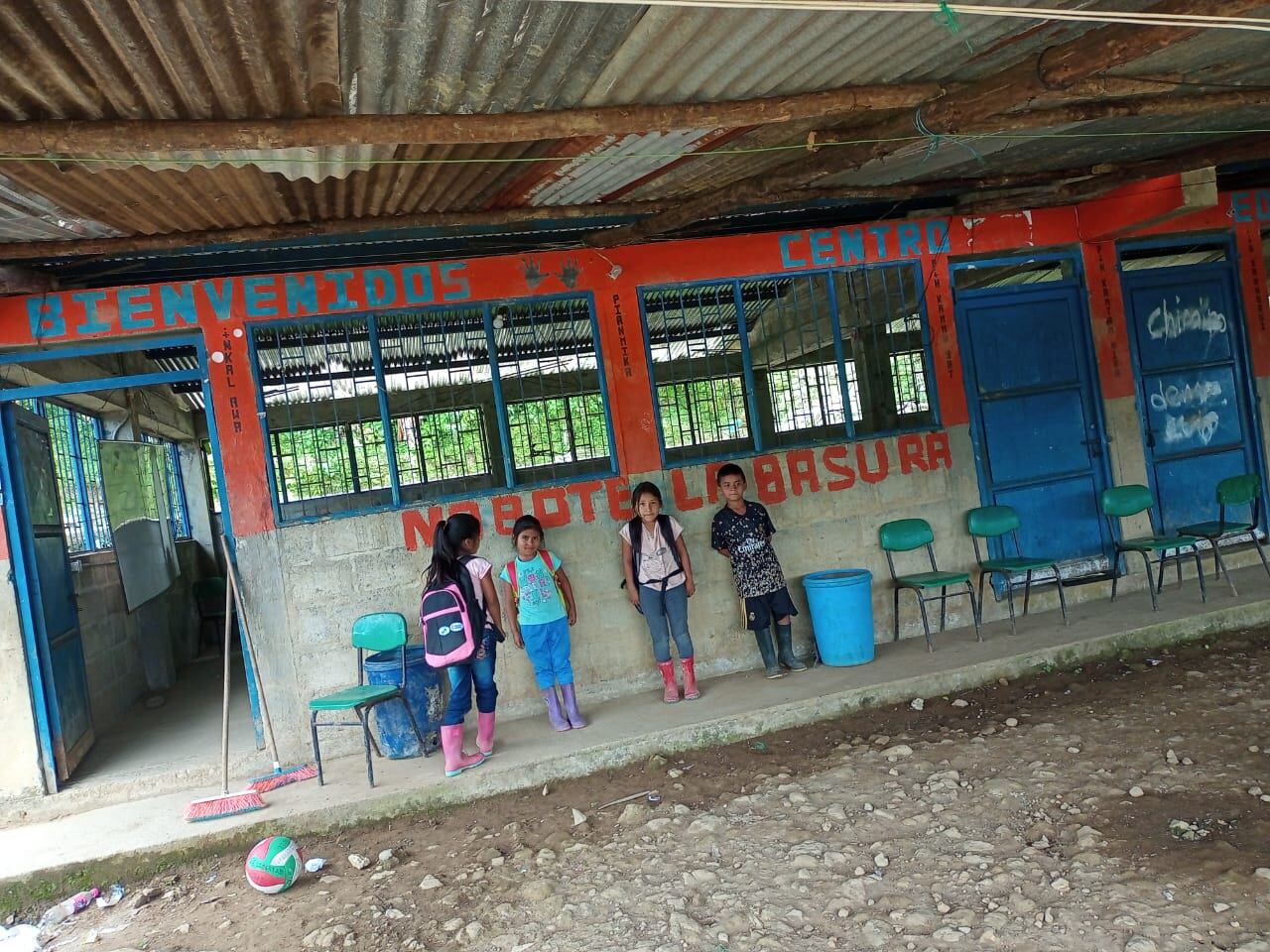 Soluciones W llega a la escuela en Charco Largo, Nariño. Cortesía: Jesús Eraso