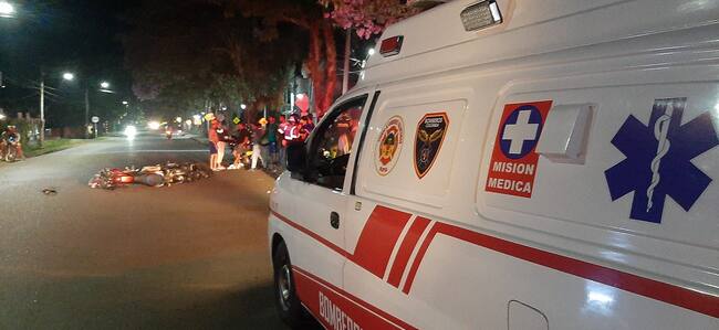 Choque de dos motociclistas sobre la vía troncal en Supía, Caldas. Foto: Cuerpo de Bomberos Voluntarios de Supía.