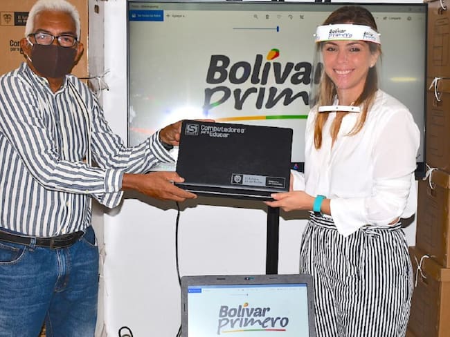 Instituciones educativas reciben computadores en Tiquisio, Bolívar
