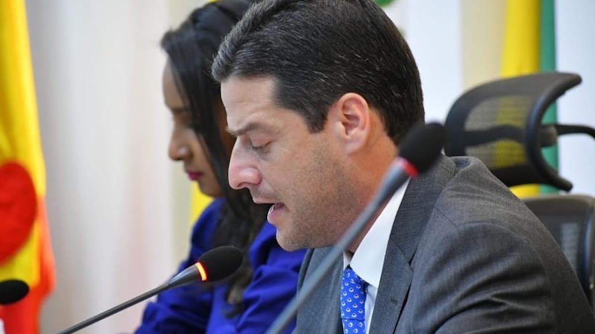 “Incompetencia de Mindeporte deja a Barranquilla sin serie de béisbol”: senador Gómez