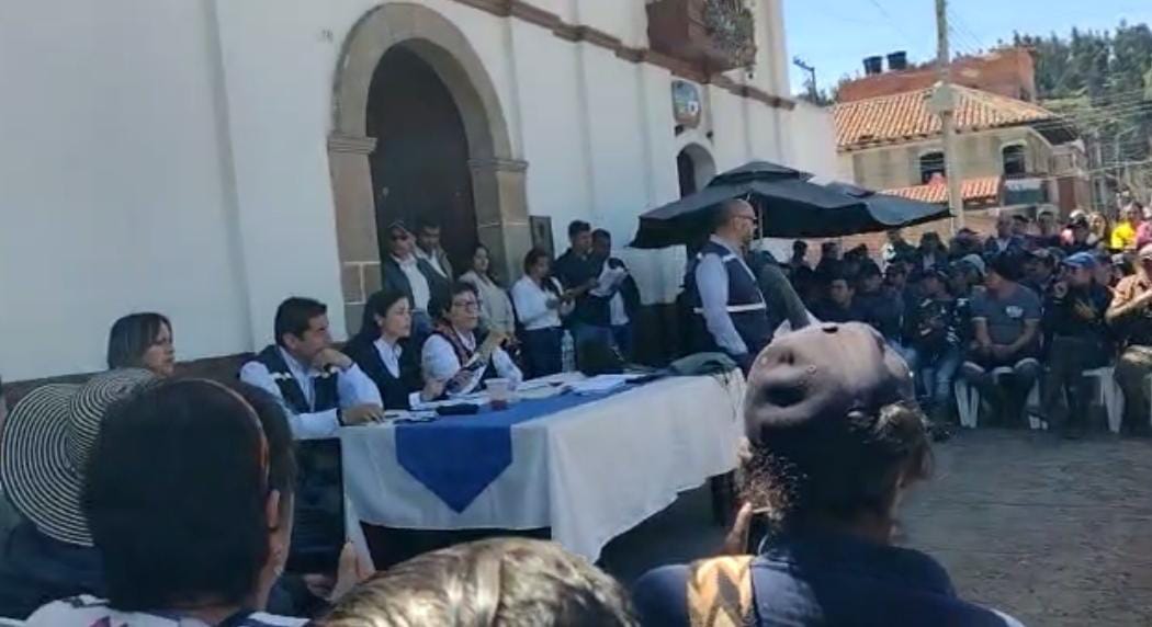 Mesa de diálogo en el municipio de Socha/Caracol Radio.