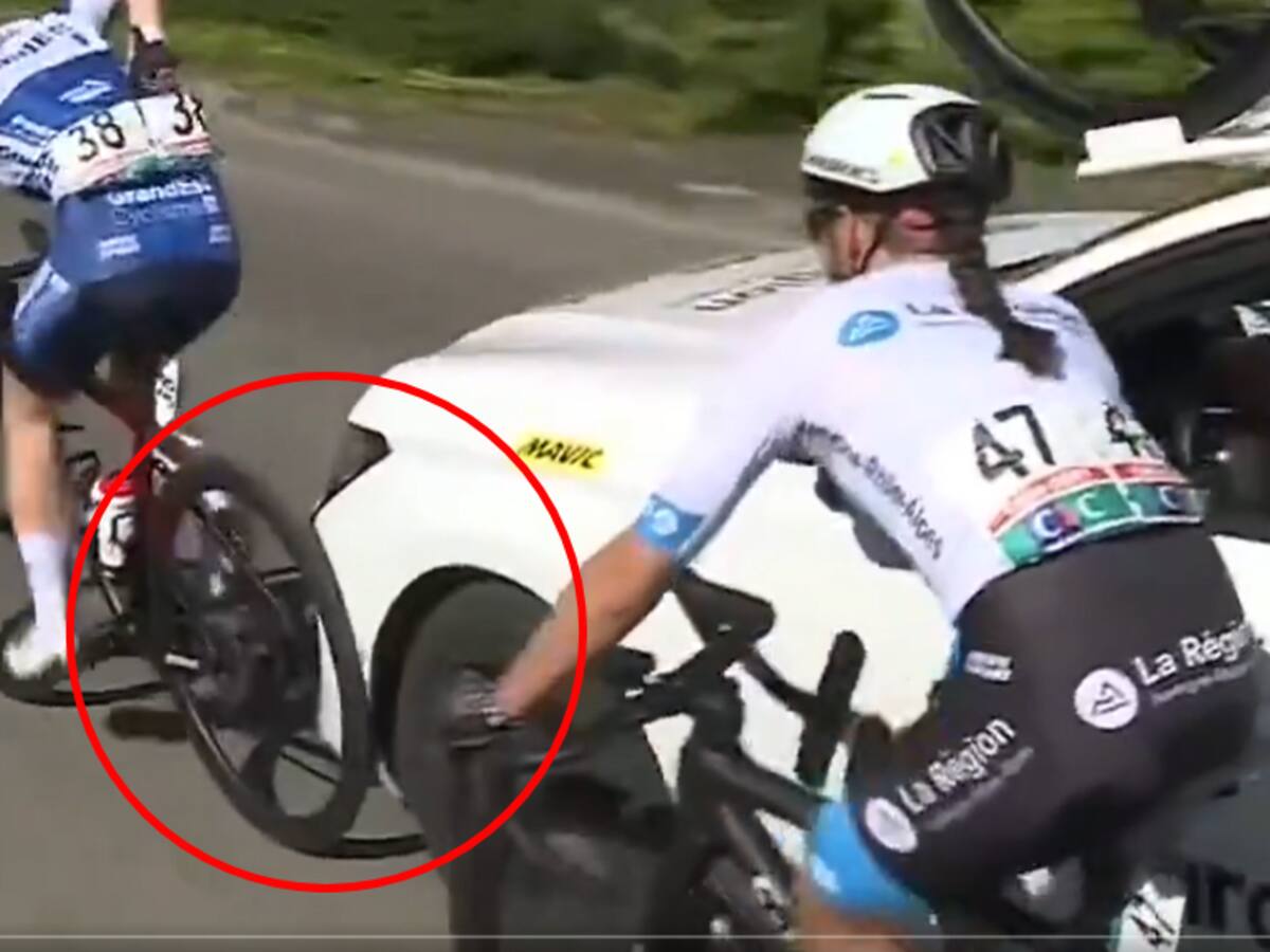 Video: ciclista subcampeona fue atropellada en competencia por carro de rival