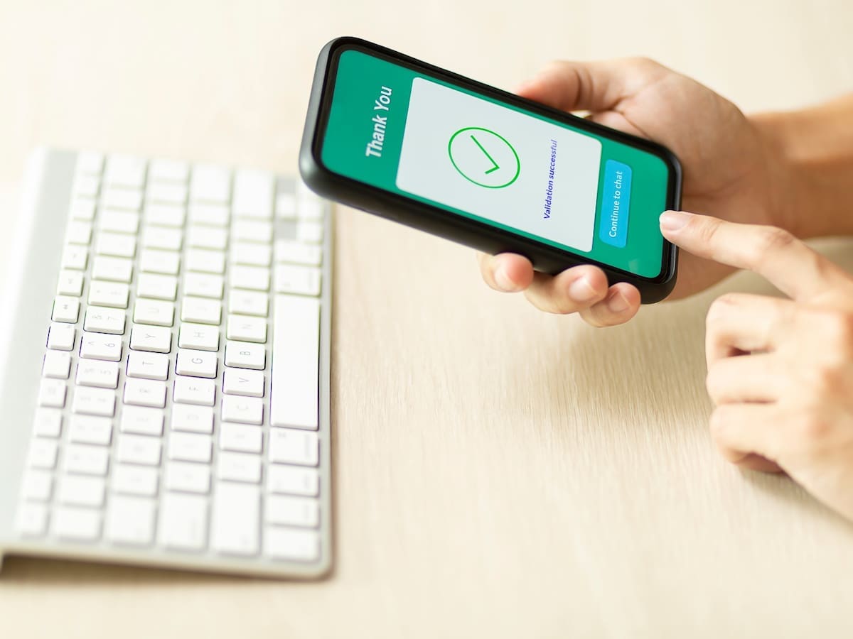 La validación de identidad financiera llega a WhatsApp: así funciona