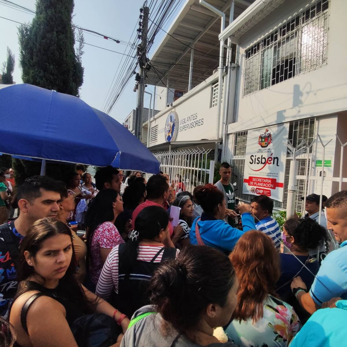 La razón por la que mucha gente durmió frente al Sisben