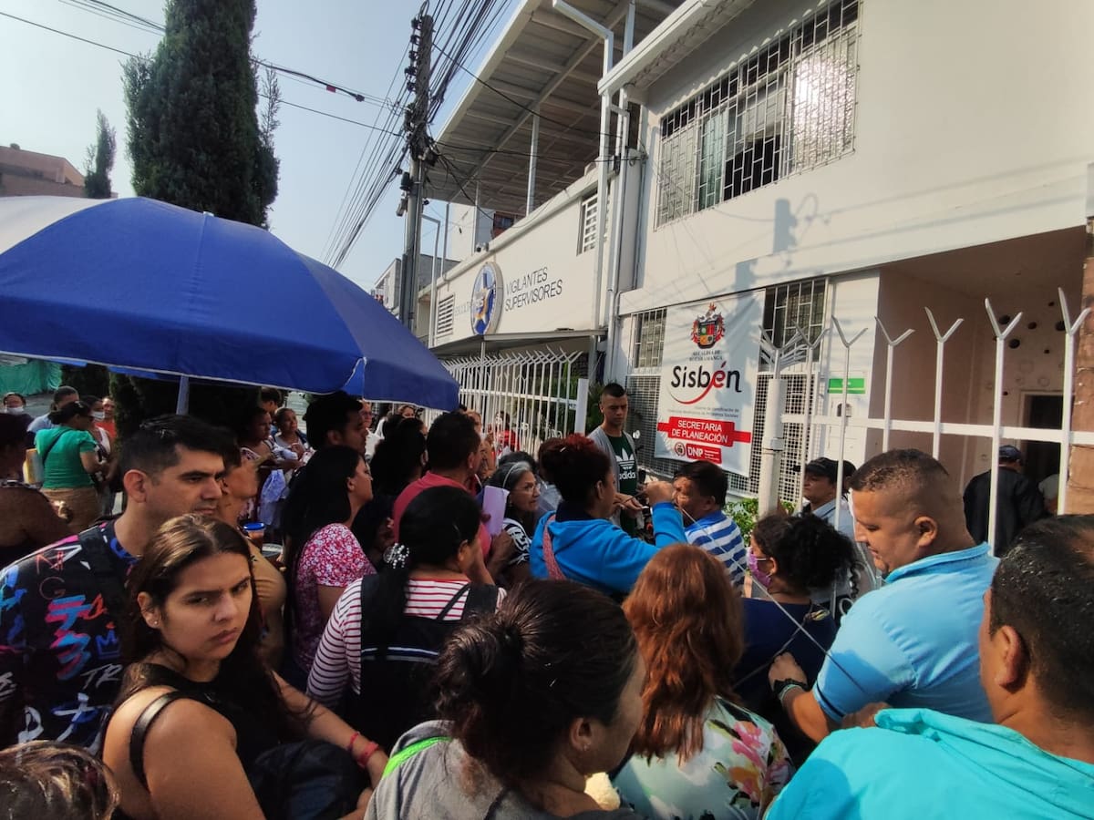 La razón por la que mucha gente durmió frente al Sisben