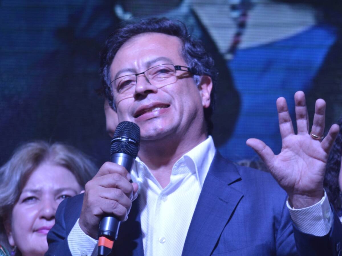 “Ese Guaidó ahora está multiplicando las críticas”: Petro de La Luciérnaga