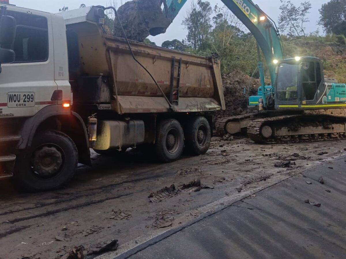 Cierre en la vía Bogotá-Villavicencio se prolongará por varios días debido a lluvias e inestabilidad