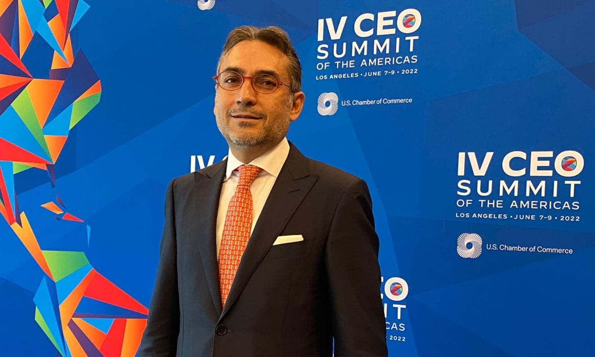 Carlos Murillo, presidente de Pfizer para América Latina, en diálogo con La W. Foto: Juan Cardozo.