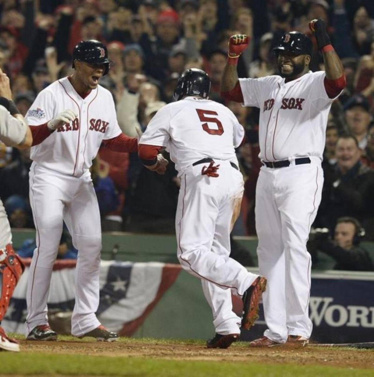 En el sexto juego ante Cardenales de San Luís alcanzaron su sexto título y volvieron a celebrar luego de cinco años, cuando en 2007 vencieron a los Rockies de Colorado.