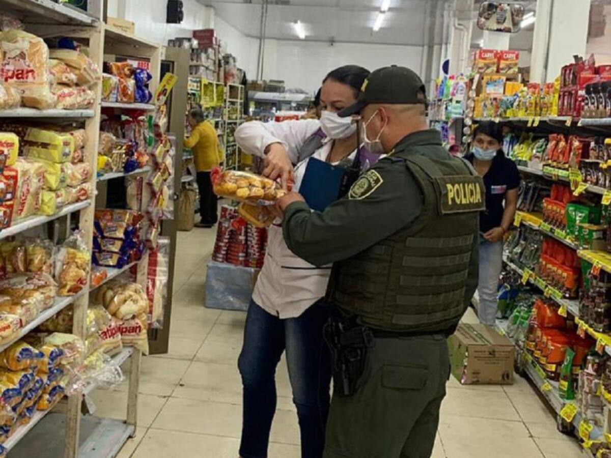 Revise bien. Policía incauta alimentos vencidos en comercios de Caldas